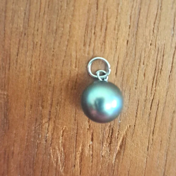 Genuine Tahitian Peacock Pearl Pendant - Picture 3 of 7